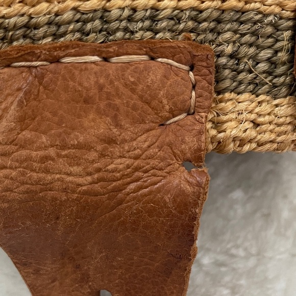 Elegant Woven Tote Bag in Tan and Brown - Picture 9 of 14